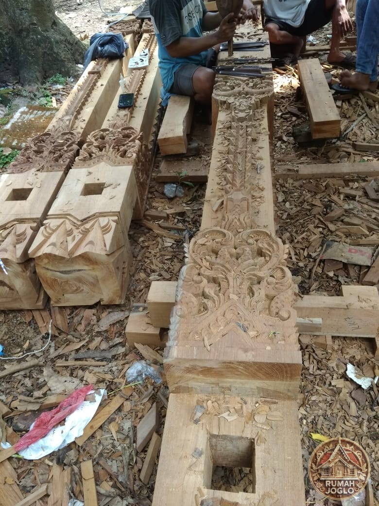 Soko Tumpang sari Ukir